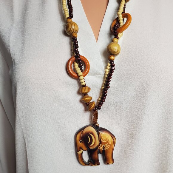 28" Elephant Necklace with wood beads. - Picture 2 of 4
